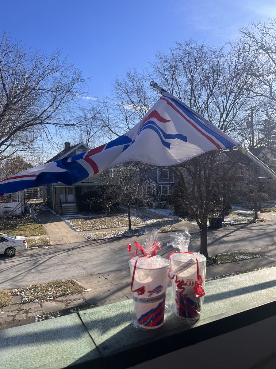 queen_bayy's tweet photo. Victory Monday brought to you by the @billscupbandits (was expecting an Amazon package on my doorstep, but this surprise was better) #BillsMafia https://t.co/Y7xwlQDzp0