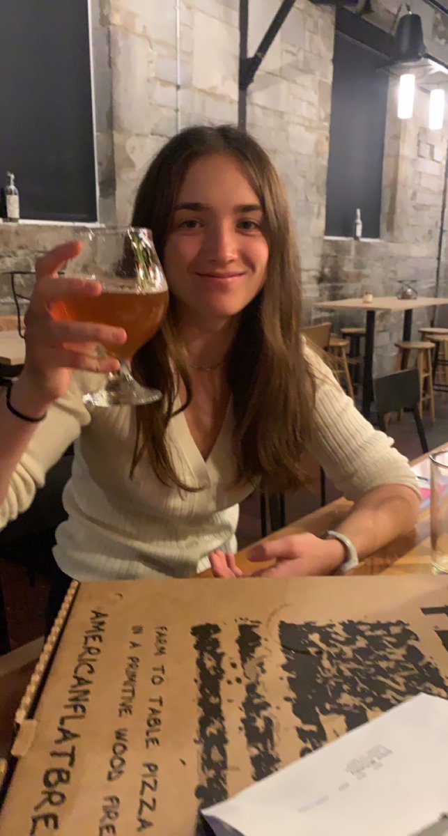 _gracemccarthy's tweet photo. Getting the opportunity to cultivate my individual taste in beer w my roommate after our shift bc of pint culture🙏 #blessed to be an #american in #midd #jterm https://t.co/zdCyL8MmTR