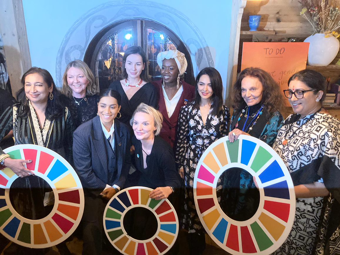 anita_bhatia1's tweet photo. We have started the week in #Davos! Together with #ProjectEveryone & @VitalVoices, @UN_Women was honored to co-host the "5 Comes First" Dinner at @Davos to highlight how gender equality is challenged today like never before & why it must be front & center for all stakeholders. https://t.co/Od8gI2sb6P