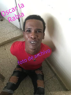 HigueyInfo's tweet photo. Capturan a “Óscar la Rabia”, vinculado a muerte de "Satanás" en barrio Georges de La Romana.

El detenido fue identificado como Óscar Hernández Mercedes (a) Óscar la Rabia, de 23 años, quien presunt
https://t.co/k7smDTAQBG https://t.co/SMvyc2AXP2