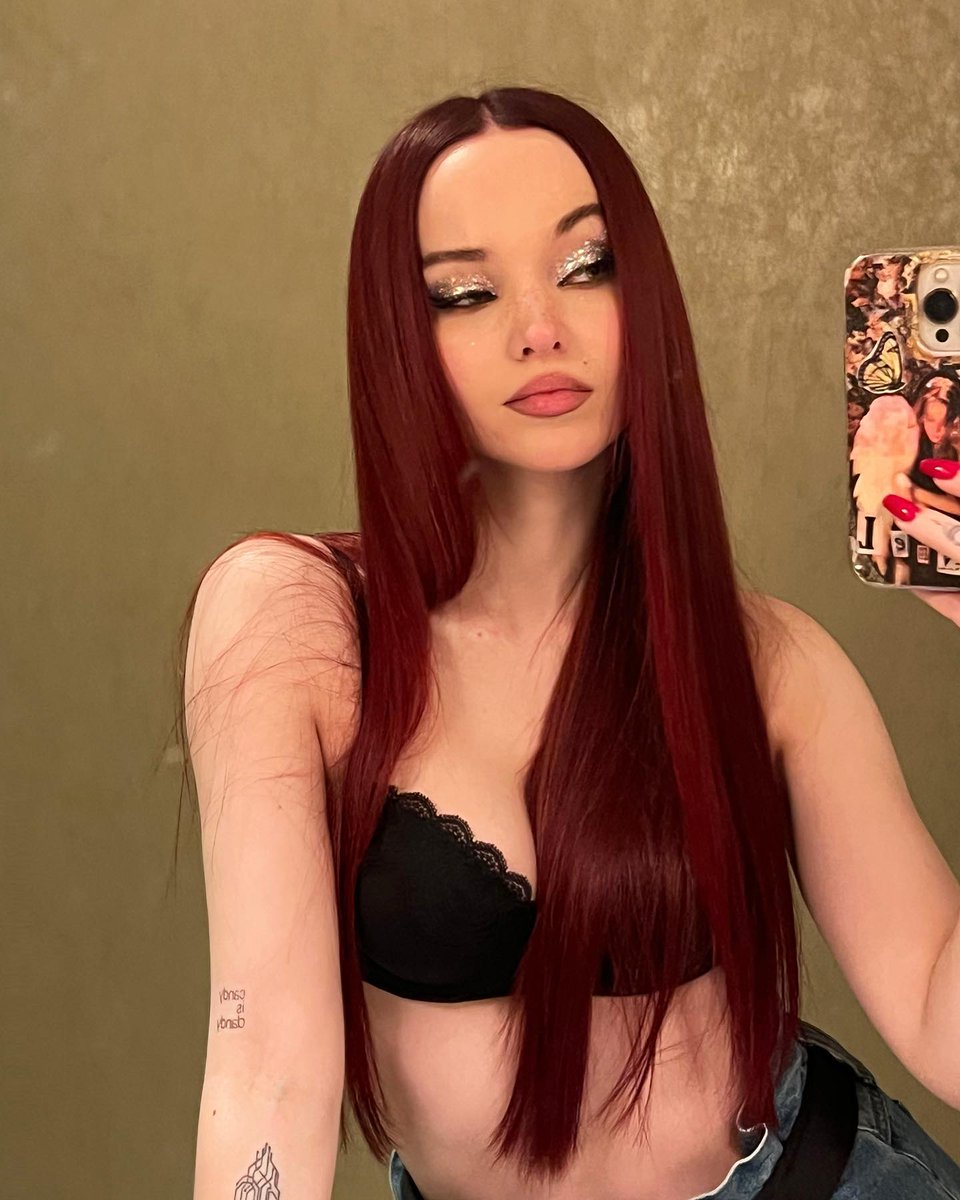 i96sdove's tweet photo. no me parece q pongas estas dos fotos en un mismo post dove cameron por favor https://t.co/5JqcovAL4B