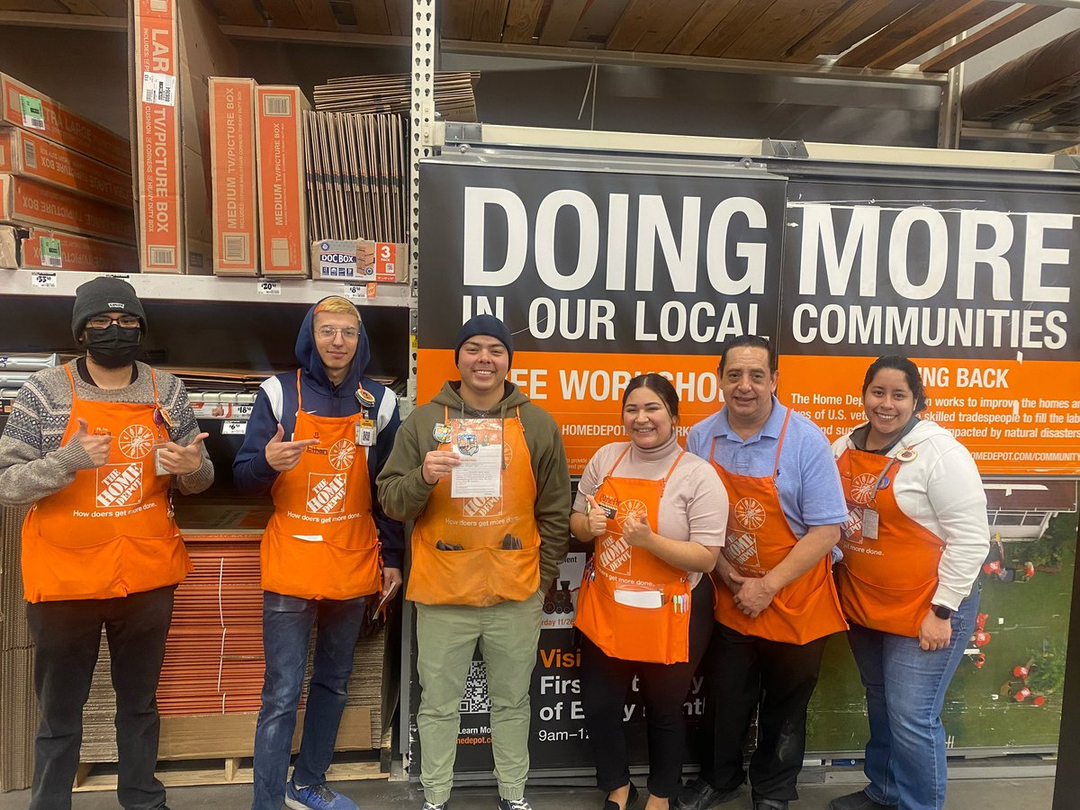 JeanCXM_0523's tweet photo. 🥳Shoutout to Thomas for always being a great associate and a great team player!! Always willing to help in any department!! @mirandaonofrey1 @adriana_masm523 @krys_ann88 @isaacG_garcia @Fuerstenberg15 @alejam2409 https://t.co/kk2JMUupxg