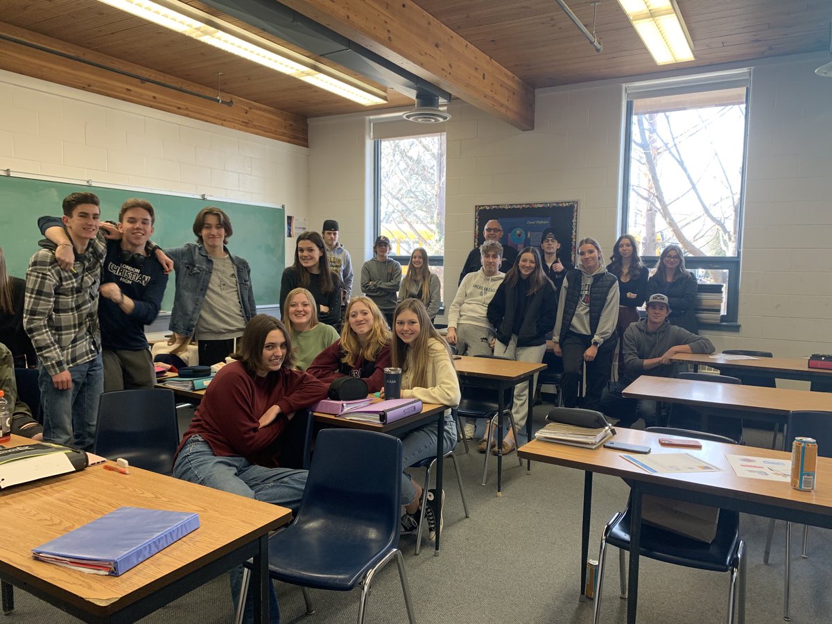 HenryReinders1's tweet photo. Great time with these @LdnChristianH students talking about #foodsecurity. Sent some online letters asking MPs to support comprehensive funding for resilient food systems. You can too at https://t.co/Z8GzXDwW0r. @Foodgrains #CdnAid #endhunger https://t.co/IW8SSMo9CN