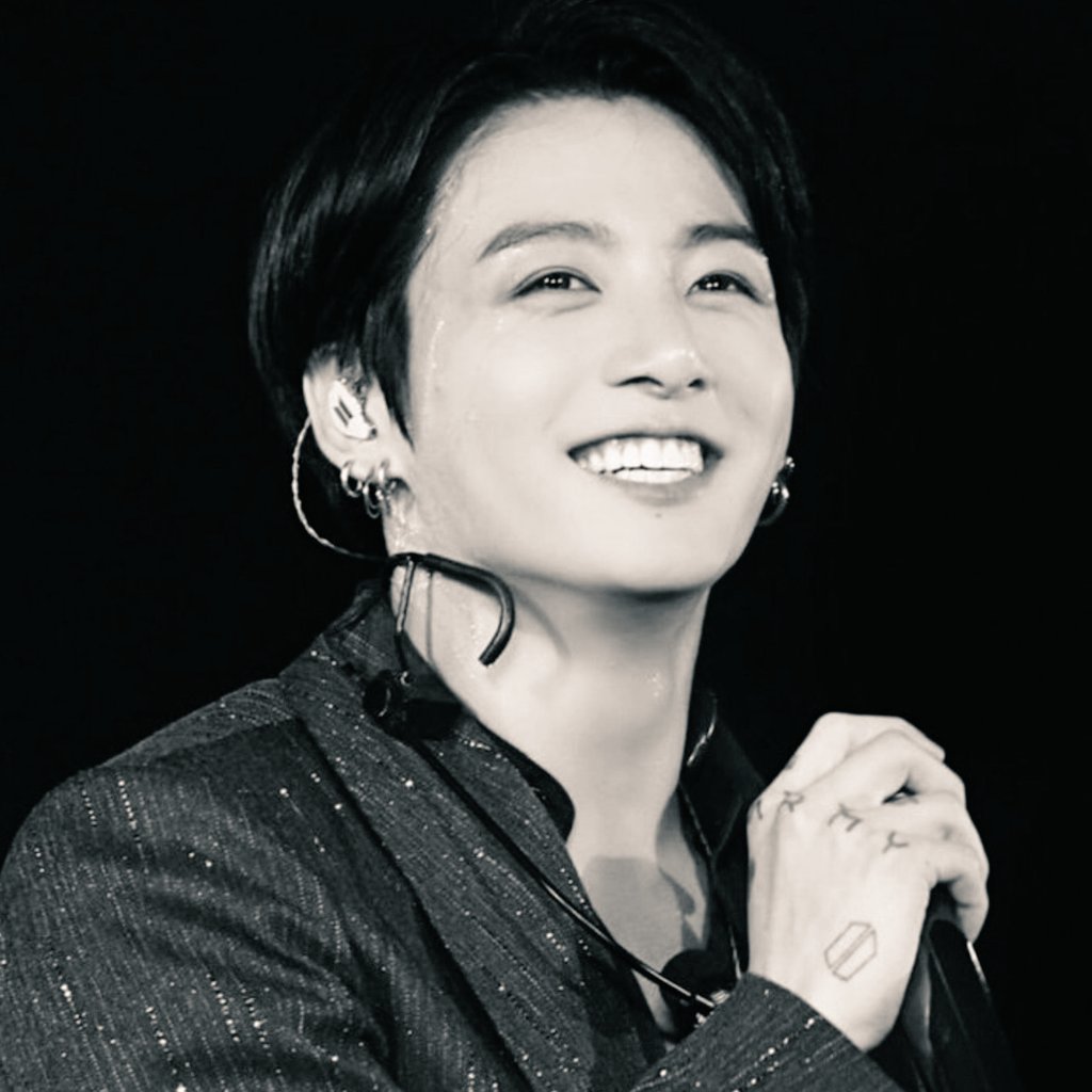 pola_joha's tweet photo. Sigamos Votando 🗳️ y RT☑️ por nuestro querido #JungKook 💜😎

☑️ I vote #LeftandRight for #BestMusicVideo at the #iHeartAwards @BTS_twt https://t.co/xJUstIVkdz
