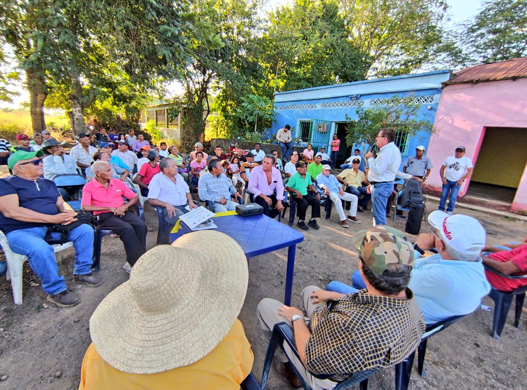 CesarPerezVivas's tweet photo. #16Ene #ValleDeMoroturo #Lara
Proponemos un plan de emergencia alimentaria y sanitaria que frene la crisis humanitaria, en tanto la economía se recupera y produce su efecto en la calidad de vida de la población.

⬆️Impulsando una nueva movilidad social.

#ConcertaciónCiudadana https://t.co/grnFRSlhYn