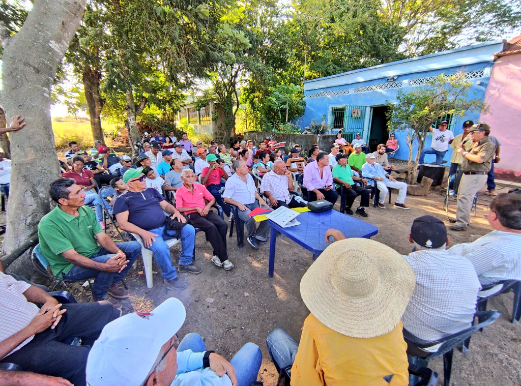 CesarPerezVivas's tweet photo. #16Ene #ValleDeMoroturo #Lara
Proponemos un plan de emergencia alimentaria y sanitaria que frene la crisis humanitaria, en tanto la economía se recupera y produce su efecto en la calidad de vida de la población.

⬆️Impulsando una nueva movilidad social.

#ConcertaciónCiudadana https://t.co/grnFRSlhYn