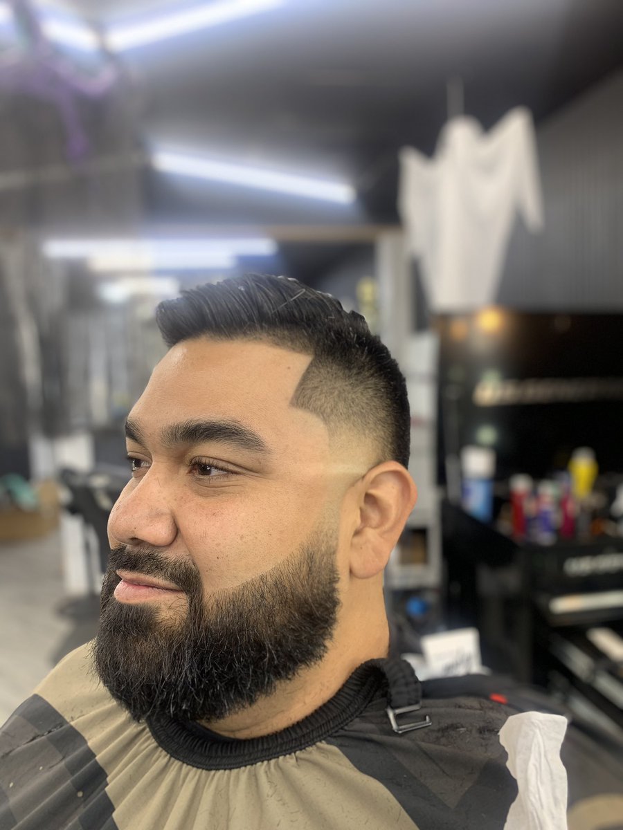 Book for the week for hmu for a freshie ❗️ book.thecut.co/ash69