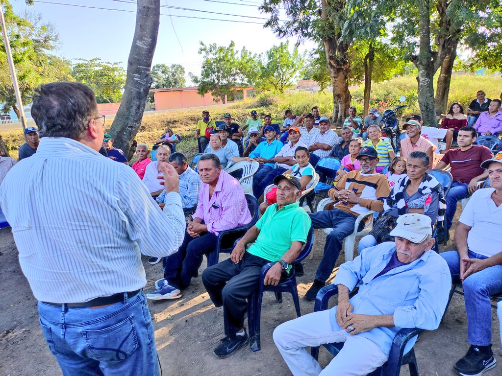 CesarPerezVivas's tweet photo. #16Ene #ValleDeMoroturo #Lara
Proponemos un plan de emergencia alimentaria y sanitaria que frene la crisis humanitaria, en tanto la economía se recupera y produce su efecto en la calidad de vida de la población.

⬆️Impulsando una nueva movilidad social.

#ConcertaciónCiudadana https://t.co/grnFRSlhYn