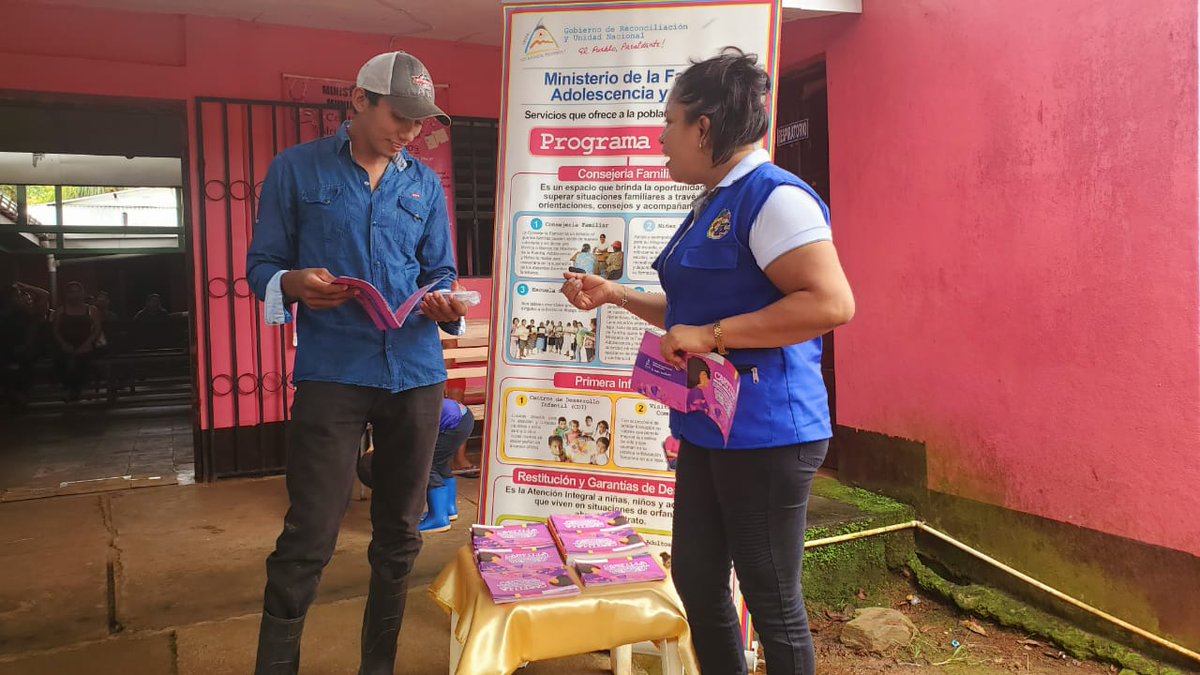 RDElayote's tweet photo. #MIFAM Feria para divulgar diferentes temas como los derechos y leyes que nos protegen ante cualquier situación de violencia en base al contenido de la cartilla mujer, derechos, leyes y mecanismos de denuncia para la prevencion del Femicidio.
#MásVictoriasPuebloPresidente https://t.co/4FCeqxVgdE