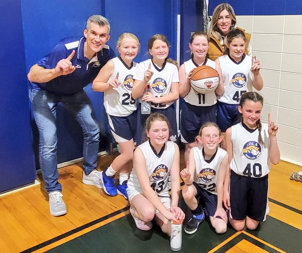 LeeMillerElite's tweet photo. Carolyn and her 4th Grade OLA Team won the #SamRobb Championship!
#hoops4cure #curechildcancer https://t.co/933ESip4PL