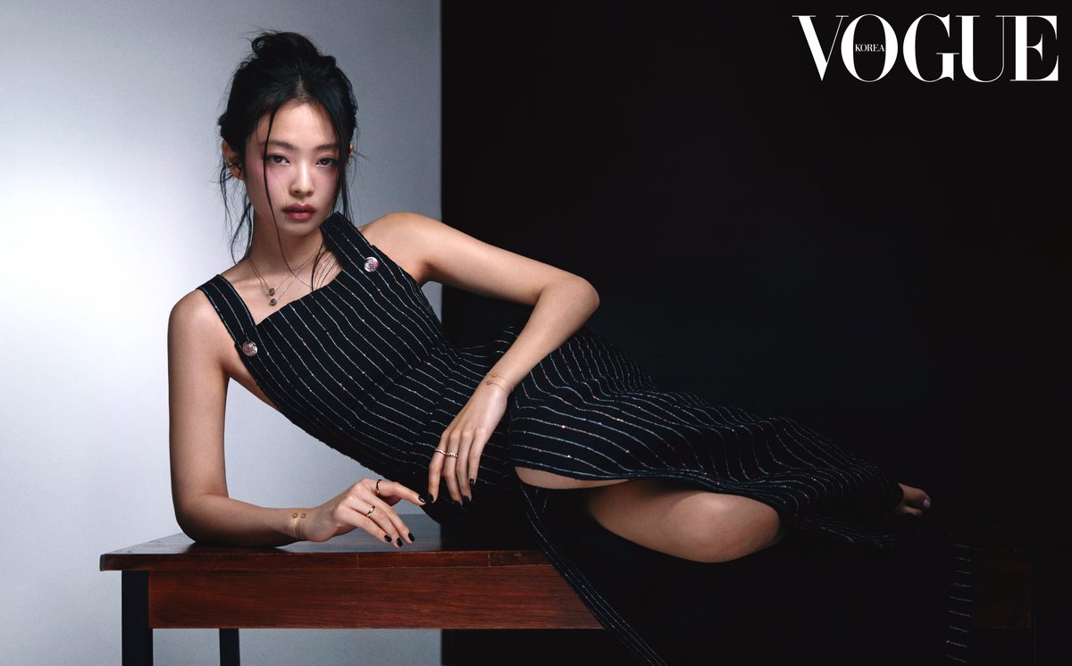 VogueKorea's tweet photo. #협찬 #VoguePictures

아이콘으로서 누리는 영광, 평범한 20대로서 꾸는 꿈, 베를린에서 마주한 절정의 제니 ▶️ https://t.co/sv8FYdFGfP 

@CHANEL @BLACKPINK #Jennie #CHANELFineJewelry #COCOCRUSH #샤넬 #제니 #샤넬화인주얼리 #샤넬코코크러쉬 #코코크러쉬 https://t.co/X08HfAREAr