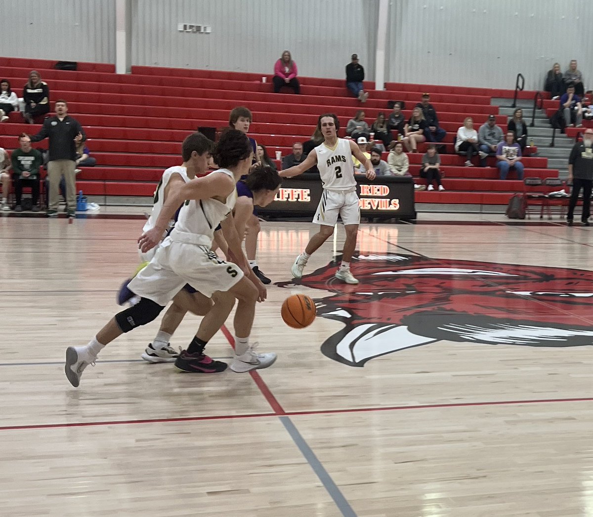 byron_fricks's tweet photo. Congratulations to @SylvaniaHoops jv boys for their victory over ValleyHead in the first round of the DeKalb County Tournament today. https://t.co/fO4kiHcaVz