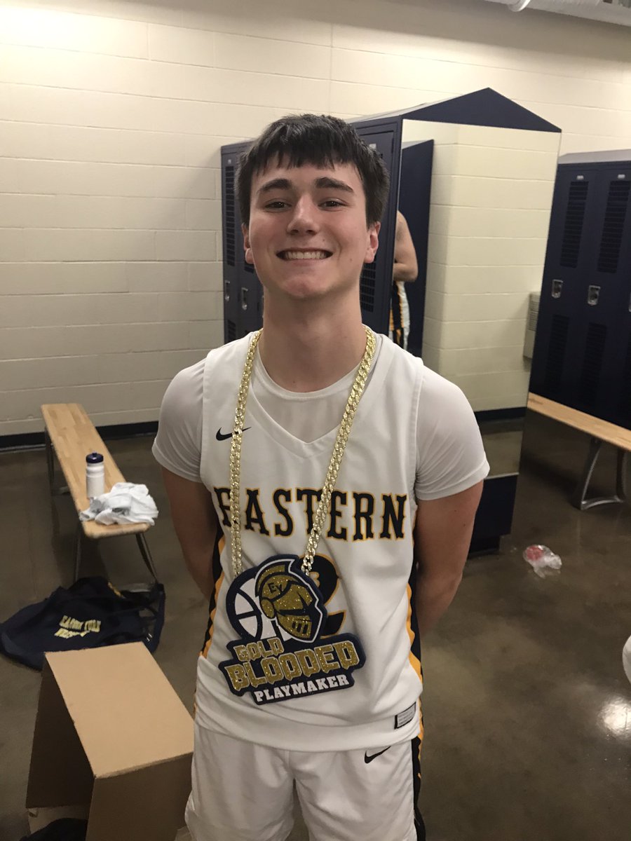 Knights with a 84-41 , all 10 guys score brady seitz with 15 pts 5 Asst #goldblooded