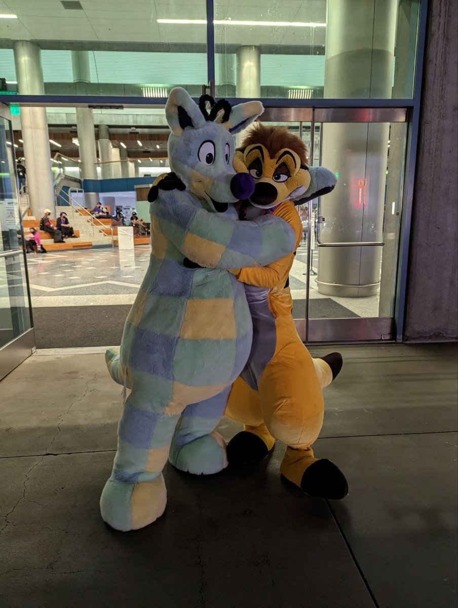 Met some great rubes...er friends at #FC2023 They fell for the old "gimme a hug" trick....gets 'em every time!