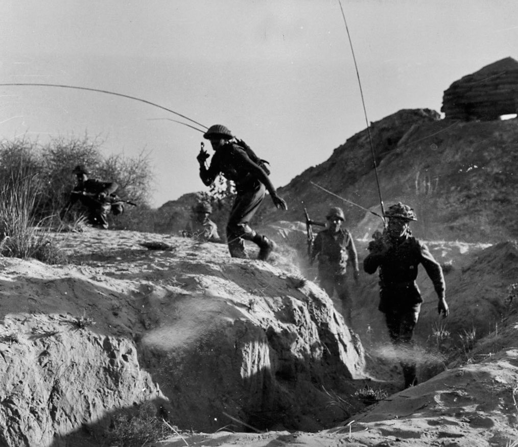 Pakistani soldiers capturing Indian position in the Sulemanki sector. #IndoPakWar 1971