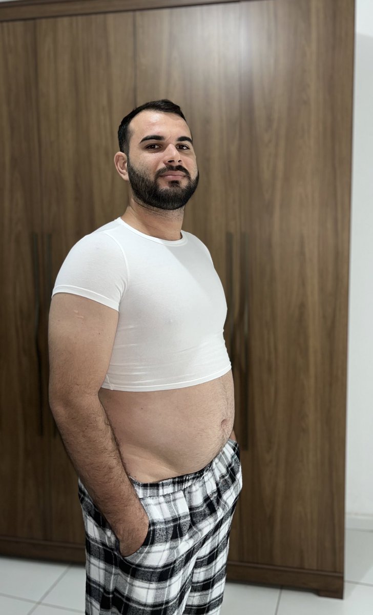 franciscoce0's tweet photo. mosca de cropped:
vcs: lindoooooo, sentava muito!

eu de cropped:
vcs: 🤮🤮🤮🤮🤮 https://t.co/mfPwYTxakY