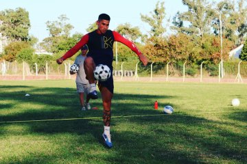FederalSomos's tweet image. POSTALES | #CASR🔴🟡 | #Pretemporada🏃‍♂️
-En esta tarde de hoy, nuevamente el #Deca, continuó los entrenamientos de pretemporada de cara al #TorneoFederalA2023🏆⚽️ y también pensado en su cotejo vs #SanLorenzo por #CopaArgentina🇦🇷⚽️. Acá les dejo algunas imágenes del día de hoy 📸.