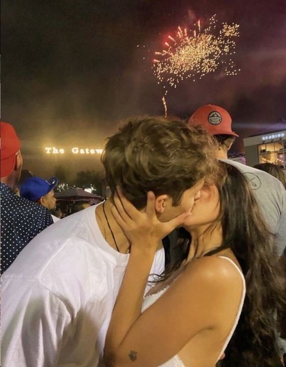 FrankDaviss_'s tweet photo. The worst way to miss someone is to be sitting right beside them knowing you can’t have them
#daterush #couple https://t.co/RCAeBl0A4Z