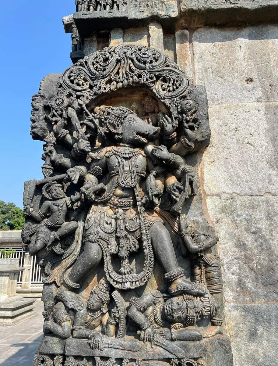 CryptoJi13's tweet photo. GM ☀️ Varaha avatar - Belur,Karnataka. Got goosebumps by looking at the detailed art work. https://t.co/f2Y1UOtPfq