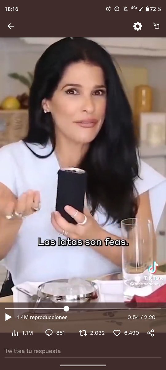 lore_7am's tweet photo. Martha Debayle: las latas son feas, aceptémoslo
El diseñador gráfico: 🥲 ah bueno https://t.co/cUJPmJID6h