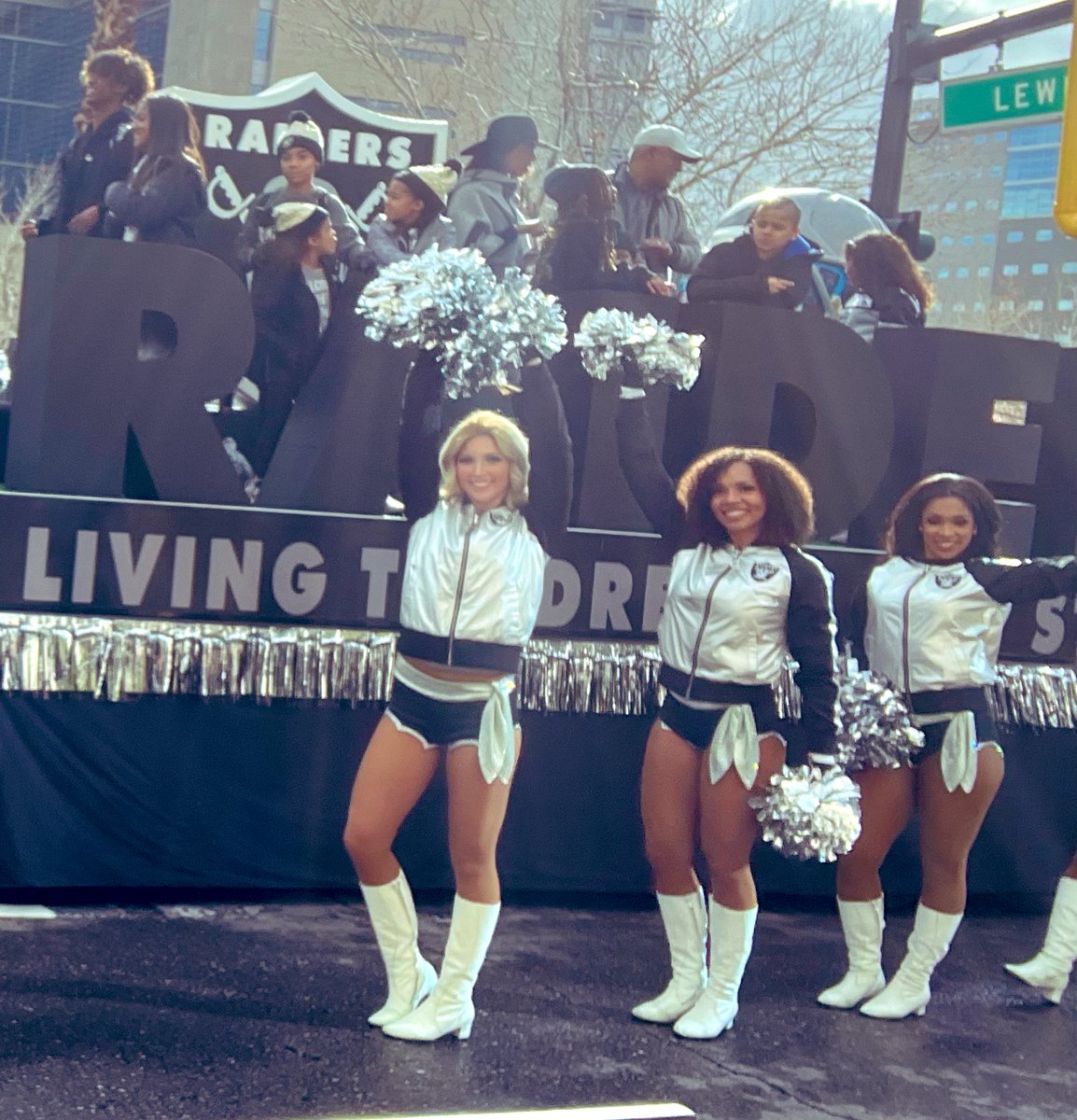 #MLKDay parade… gr8 2 see so many #businesses #schools #communitygroups #electedofficials & #Unions participating 
…  #community #goodchanges @CaesarsPalace @CaesarsEnt @Allegiant @Raiders @DiscoveryLV @LVCCLD @1027VGS @power88vegas @NationalAction @CSNCoyote @CNLV @LasVegasFD