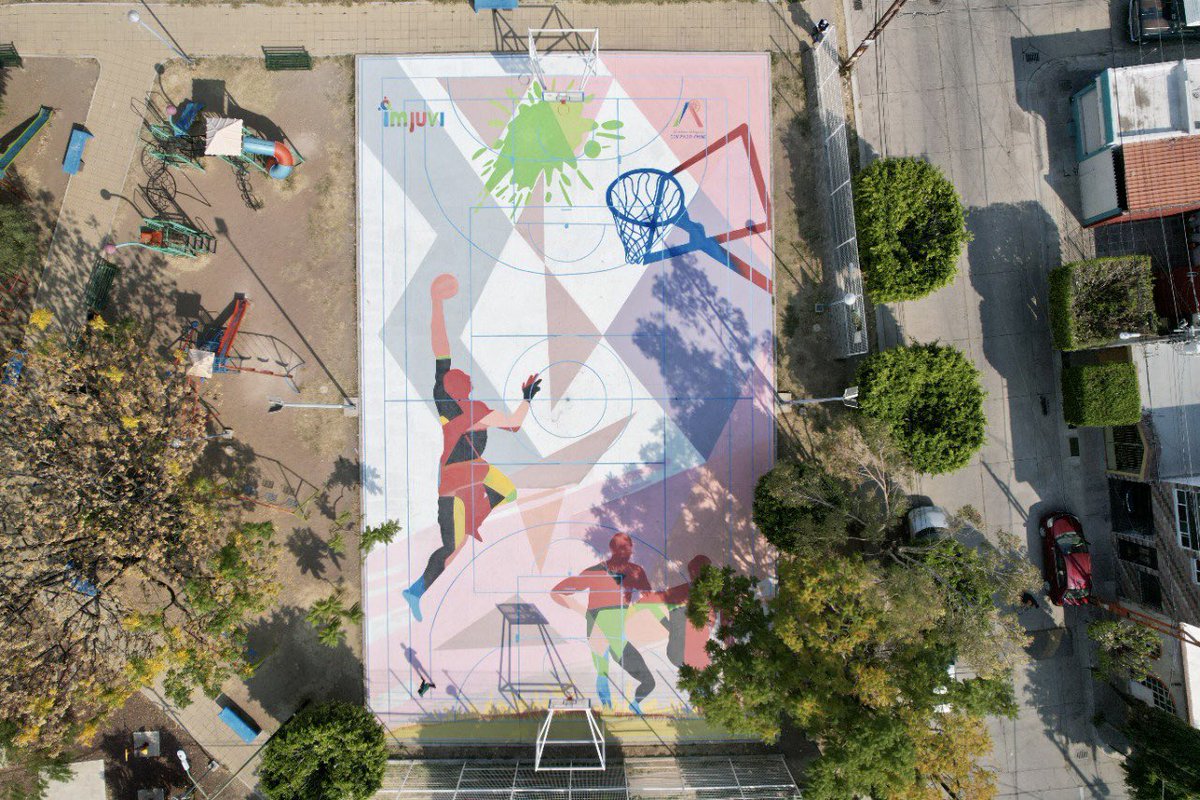 LorenaAlfaroG's tweet photo. En #Irapuato hay muchísimo talento y así lo demostraron los chavos que hicieron arte y dieron color a las canchas de nuestros #ParquesVecinales. 
Ahora las familias podrán disfrutar de estos espacios 🎨🖌️.

¡Ayúdanos a mantenerlos así de bonitos!

#ConPasoFirme https://t.co/gZqMiwFW9F