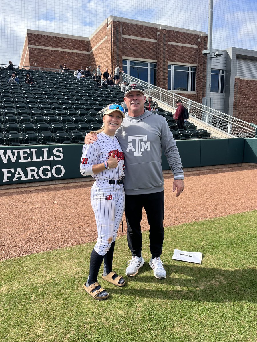 big_A__22's tweet photo. I had a blast at the Texas A&amp;M softball camp! So grateful to go train and learn from these coaches and this program! Gig ’em! @AggieSoftball @blazeunited16 @C_robertson10 @BlazeFastpitch https://t.co/MQeMkjgX15