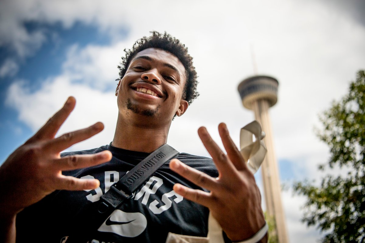 spurs_way's tweet photo. S is for San Antonio π€
The city we call home #PorVida π€
#SpursWay https://t.co/0zwcdFBmEN