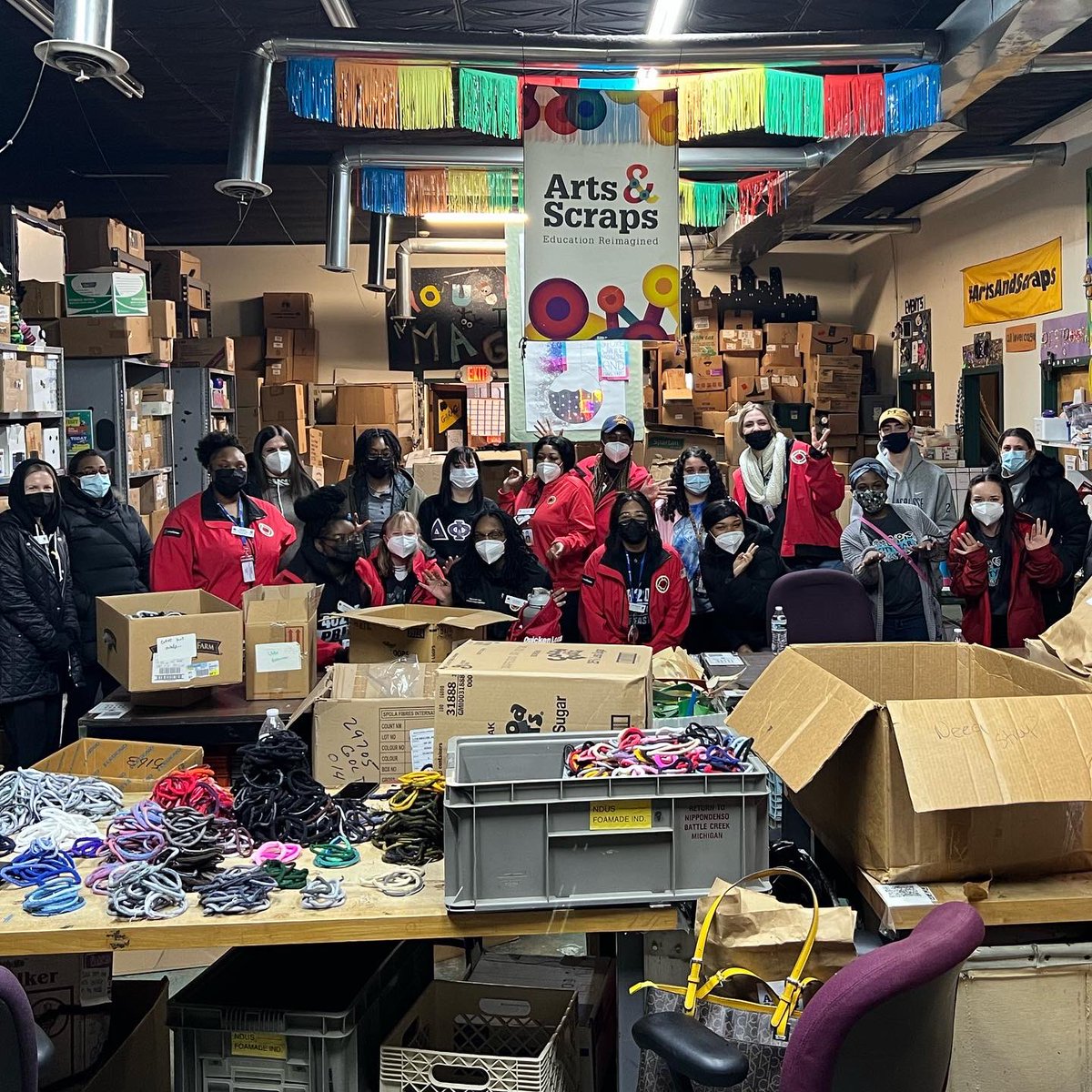 RevSherisse's tweet photo. Across the country, #MLKDay is a day on for City Year—a day of service to our community. At @cityyeardetroit our staff and AmeriCorps members served at our @Detroitk12 partner school, Central—Durfee, by organizing libraries and creating bulletin boards. #CityYearDetroit #Detroit https://t.co/S6MnSQwaSj