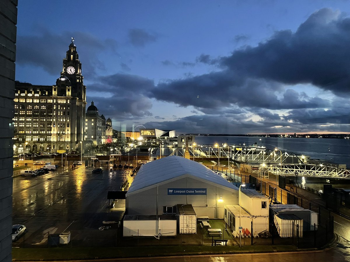 Soundbath tonight at 8 Princes Dock @PeelLivWaters - 20 very relaxed @LpoolBIDcompany members lay on the floor in dimmed light as we sang and moved interchangeably around them…