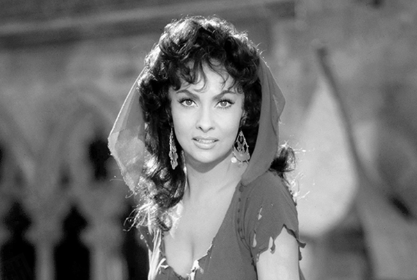 HistoryScope's tweet photo. De "Fanfan la Tulipe" à "Notre-Dame de Paris" et "Salomon et la reine de Saba", #Historyscope rend hommage à la filmographie "historique" de #GinaLollobrigida  - https://t.co/0D1dbs97lW https://t.co/KQciByHebK