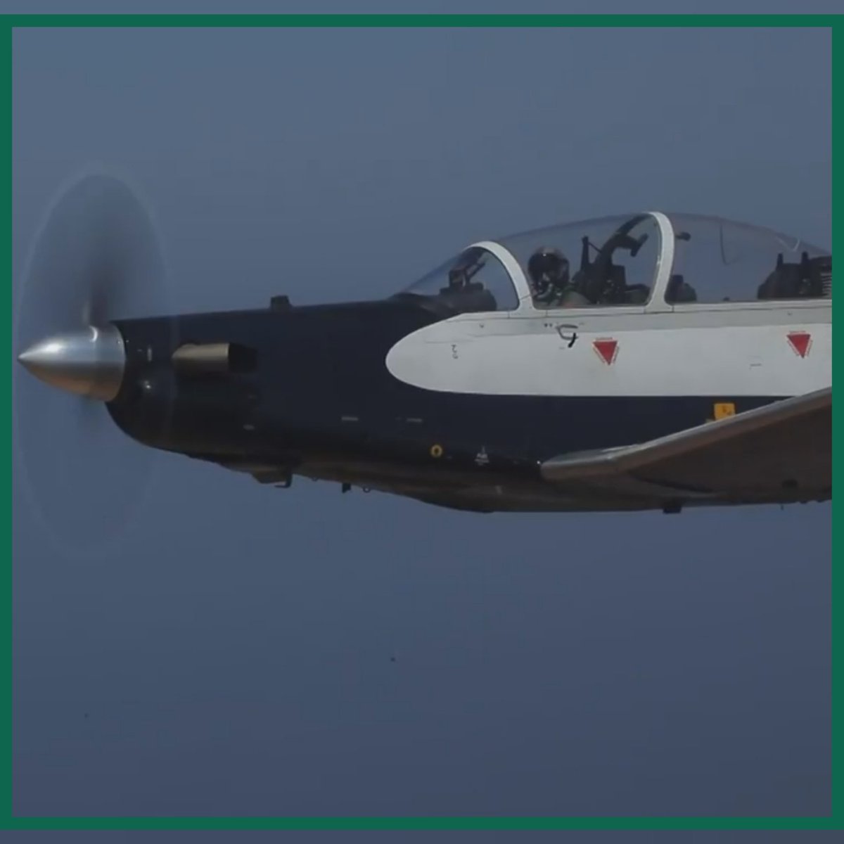 KOMARMIES's tweet photo. #Alphajet x T-6C #Texan II Training Aircraft 🇲🇦

#Moroccan #AirForce #Morocco #Maroc #T6C https://t.co/RwACg52WQl