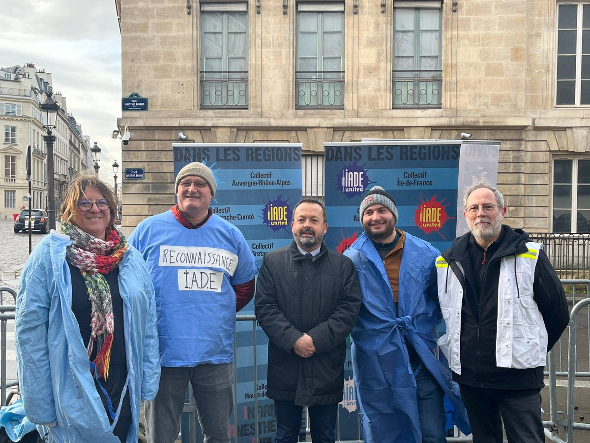 Keta_Rocu's tweet photo. Les collectifs IADE se sont symboliquement réunis devant l’Assemblée Nationale aujourd’hui, jour théorique de lecture de la PPL Rist.
Merci à @yannickneuder pour son soutien dans la reconnaissance du statuaire des Infirmiers Anesthésistes.
Le combat continu !
IADE=AMPA
@FrcsBraun https://t.co/D7RtbDbzYx