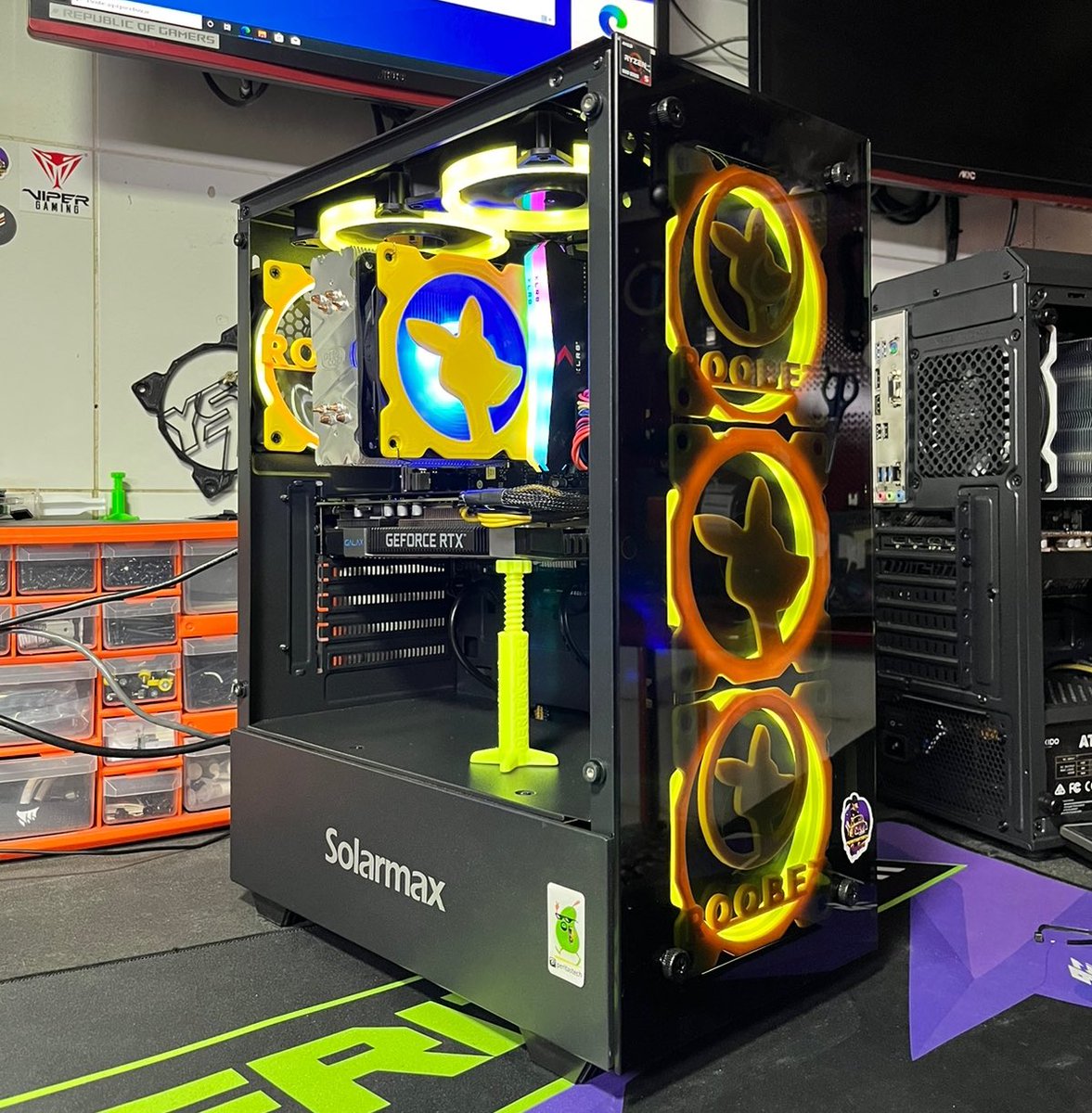 RoobetES's tweet image. Papá Noel se atrasó pero pasó por las oficinas a dejarme esto hoy 👀

🚨 Me dijo que va a elegir al ganador de esta PC Gamer personalizada entre los comentarios SIN LIKES 😉

¡Suerte a todos! 🍀