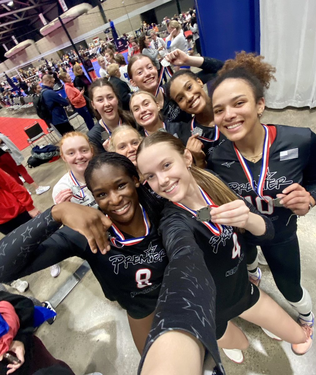 Premier_18Gold's tweet image. 🚨Bid EARNED🚨

Premier NE 18 Gold finishes🥈at the Kansas City MLK Qualifier to secure their Open bid to Nationals!

#ChampionshipBehavior | #goPremierVB