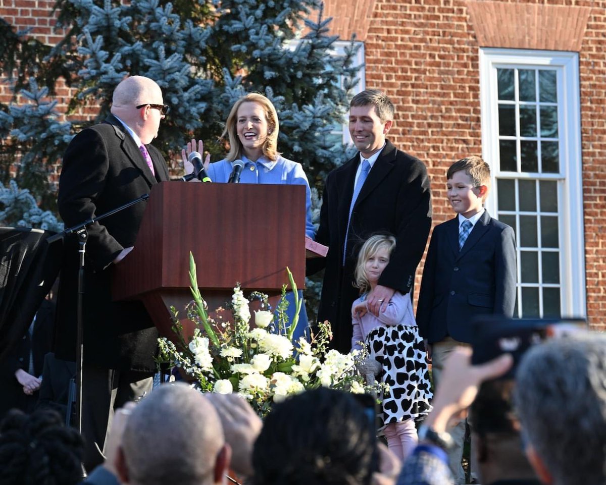 GovLarryHogan's tweet photo. As one of my last official acts as governor, it was my honor to swear in Brooke Lierman as the 34th Comptroller of Maryland and first woman to hold the office. I wish Brooke and her family all the best. https://t.co/WWhxlTxzvr