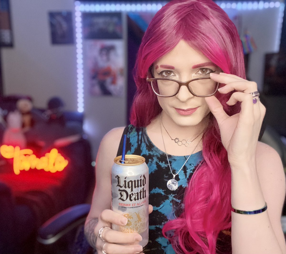 AliTheTomatoxo's tweet photo. Link in comments!

Manic Monday in the Tomato Garden! Starting a new (to me) game for the first time! Returnal - Lets go! #Peer2Peer #Returnal #TransGirlGaming #LiquidDeath #ManicMonday #GirlGamer #TransIsBeautiful https://t.co/DfdJLzuAQy