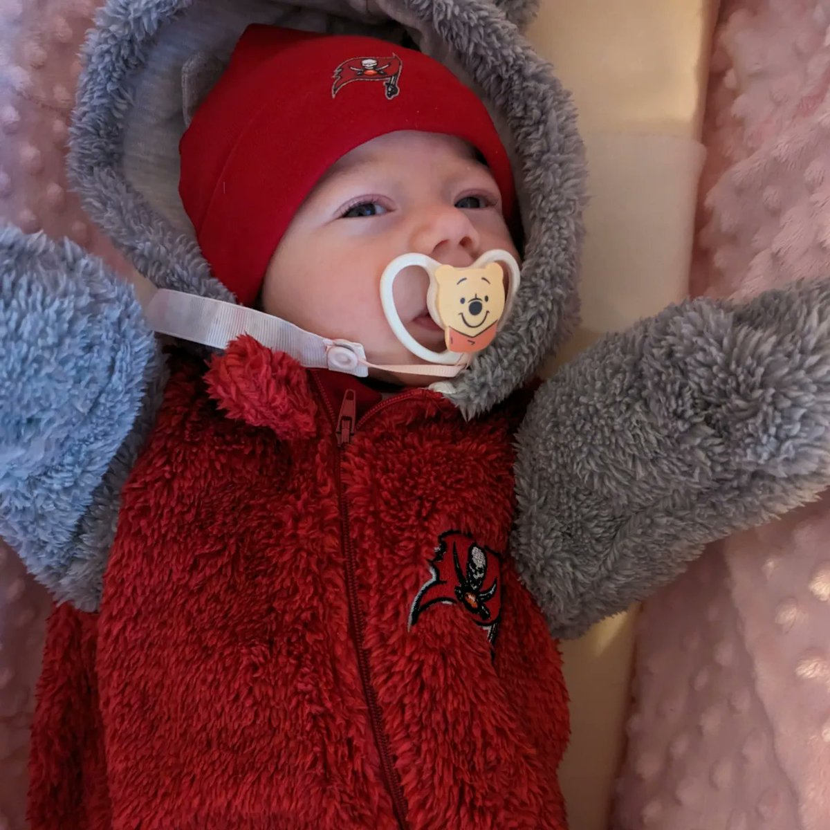 nicsimx's tweet image. Getting ready to watch @Buccaneers move into the divisional round 🥳🥳
May have treated my 2 month old daughter to some new outfits 🥰 @SkySportsNFL
