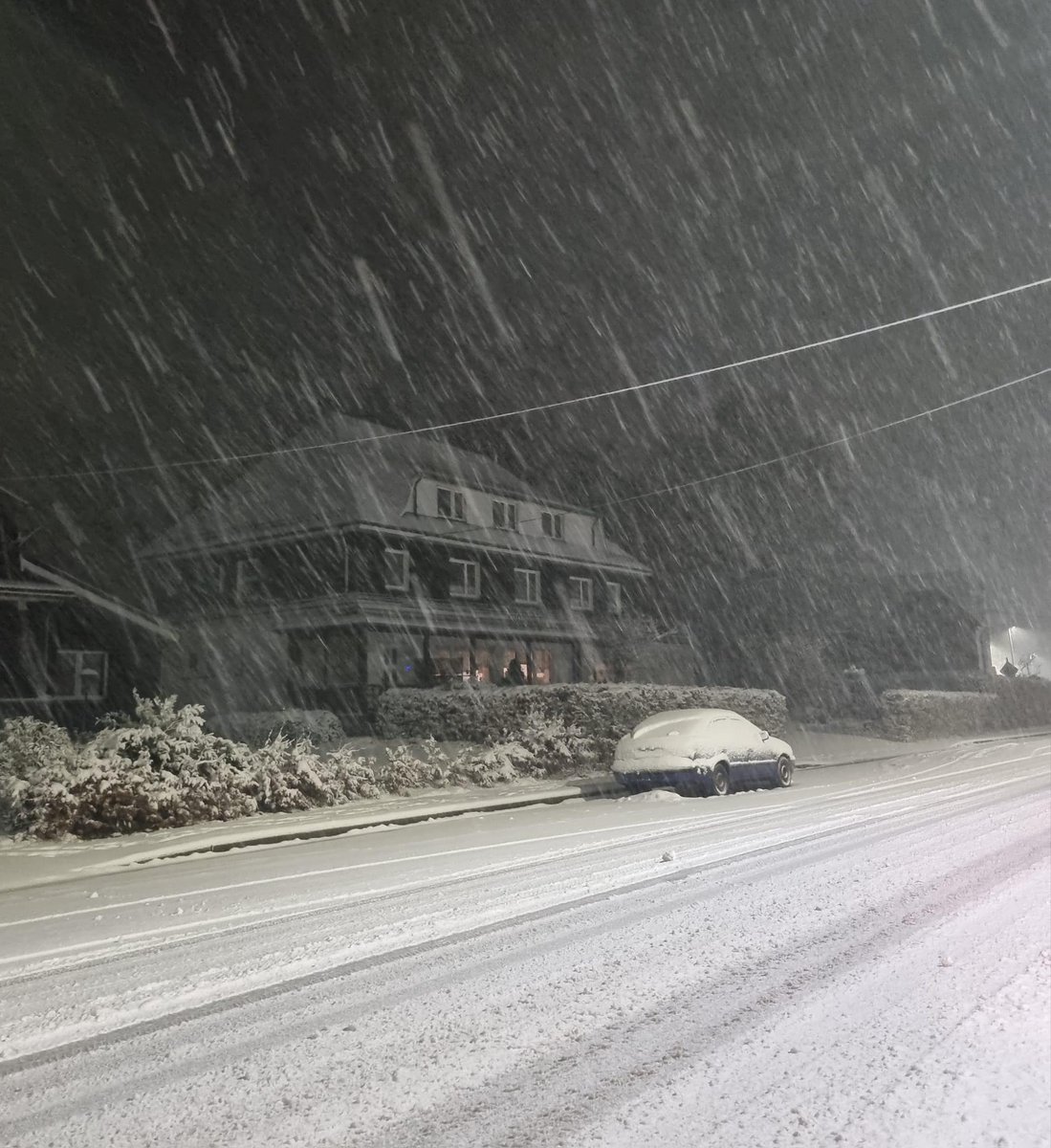 LanderVanTricht's tweet photo. 10-15 cm #sneeuw op het hoogste punt van België, #SignaldeBotrange. Dat wordt drummen komend weekend op de banen naar de Hoge Venen .. Foto's via Fabienne Nicolas https://t.co/Z8Cj4WAn2n