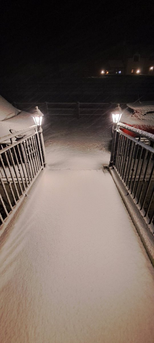 Collins_CJB's tweet photo. #sneachta in Drimoleague ❄️☃️ https://t.co/ssj5uyp05U