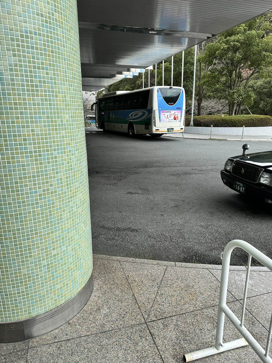 eddynk1222's tweet photo. 新神戸ANAクラウンプラザホテル神戸のロビーで撮影した徳島行400番エアロエース #徳島バス https://t.co/VEGH0ep0bK