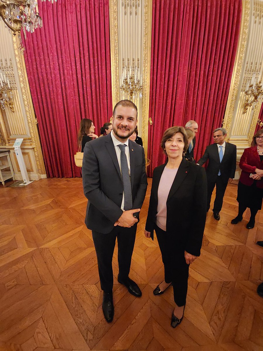 belle_jacques's tweet photo. Rencontre et bref échange avec la Cheffe de la diplomatie française Mme Catherine Colonna à l'occasion de la cérémonie des voeux du Corps diplomatique au Quai d'Orsay. 🇫🇷#quaidorsay #franceseychelles https://t.co/oDO3UVaFUA