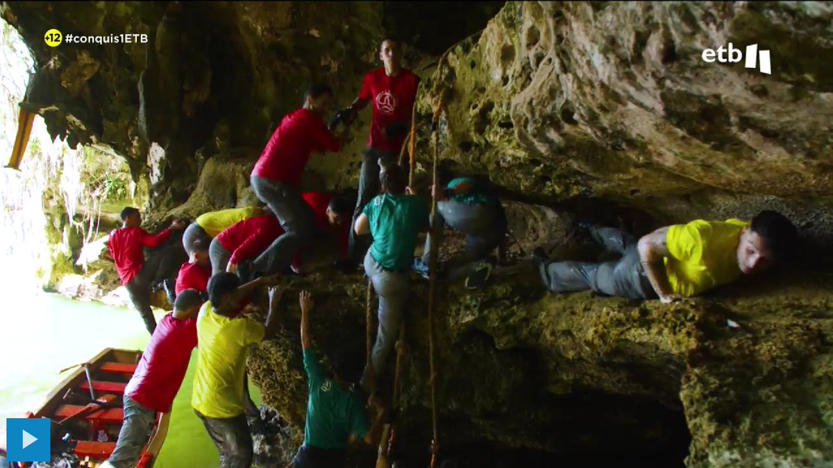 ApoyoBego's tweet photo. En resumen: los azules llegando los últimos para que nadie les pegue. #conquis1ETB https://t.co/01HCuxYU1t