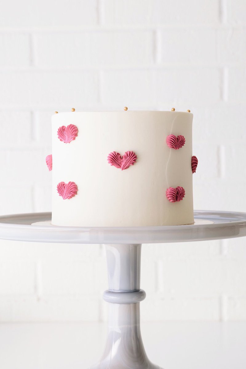 💕 New Valentine’s Day Cakes are on the site 💕 See ‘em all and submit a preorder request for Feb 1–14 at suarezbakery.com/made-to-order-…