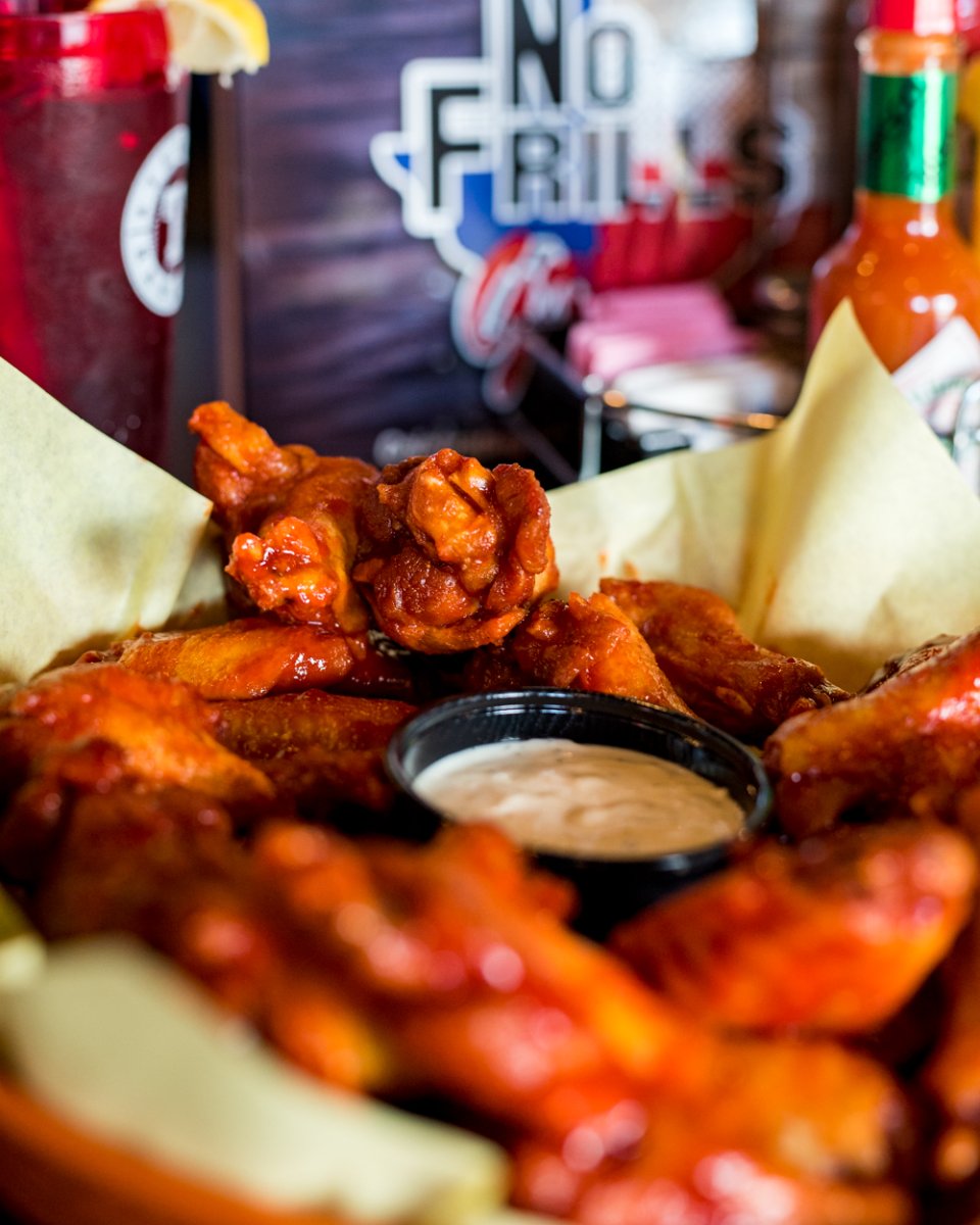 NFGFortWorth's tweet photo. Where every bite is a taste of heaven. Welcome to your new favorite place to get some fresh wings! #NoFrillsFortWorth #SportsBar #cheers #GameTime #wings #beer #BarAndGrill #FortWorth https://t.co/3EovcoA9pO