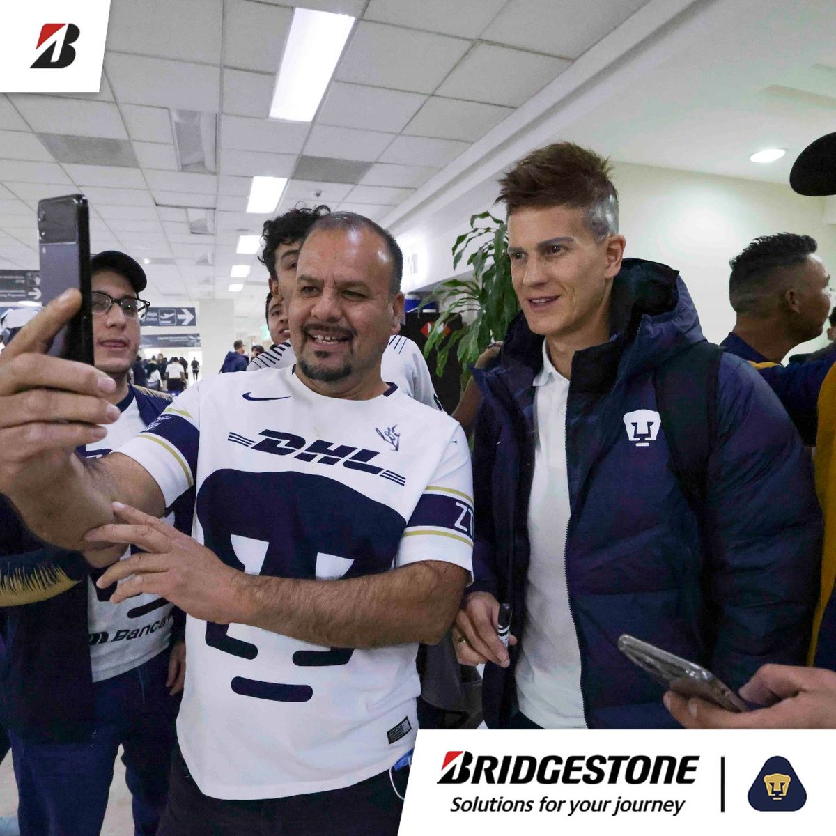 PumasMX's tweet photo. Ser aficionado de corazón es #LoQueRealmenteImporta. 
Los queremos mucho, auriazules.  🫶

#SoyDePumas #OrigenDeLaPasión https://t.co/P2Kgqb9b7n