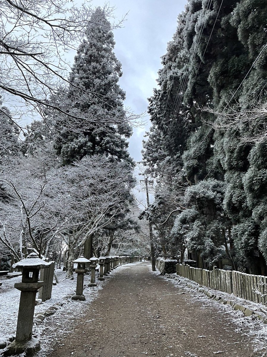 atagojinjya's tweet photo. おはようございます。
今朝の気温は氷点下６度で、天候は晴れとなっております。
どうぞお参り下さい。 https://t.co/eK7DRbsmlD