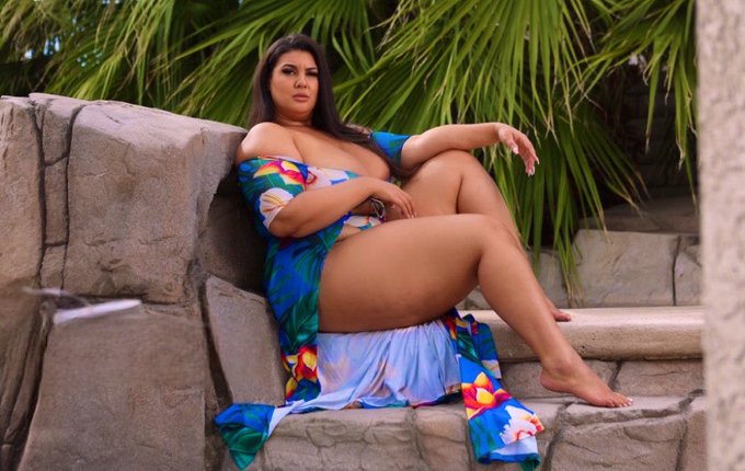 Do you like thick thighs that save lives ? ? ???? 
Photography @IAmJuniorMoney 
Event @GIRLSGOWIRELESS
