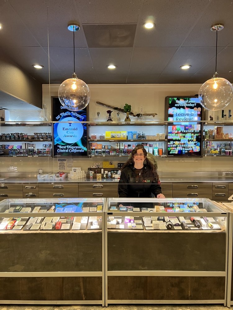 drinkgoodstuff's tweet photo. Shoutout to our dispensary partners @BigSurCB

They are known for serving their community through compassion, education, and high-quality products.

📍: Carmel-By-The-Sea, CA 93923

Visit today and enjoy 20% OFF on the Good Stuff Shots!

#california #budtenders #cannabisdrinks https://t.co/waLQ0A3EB3