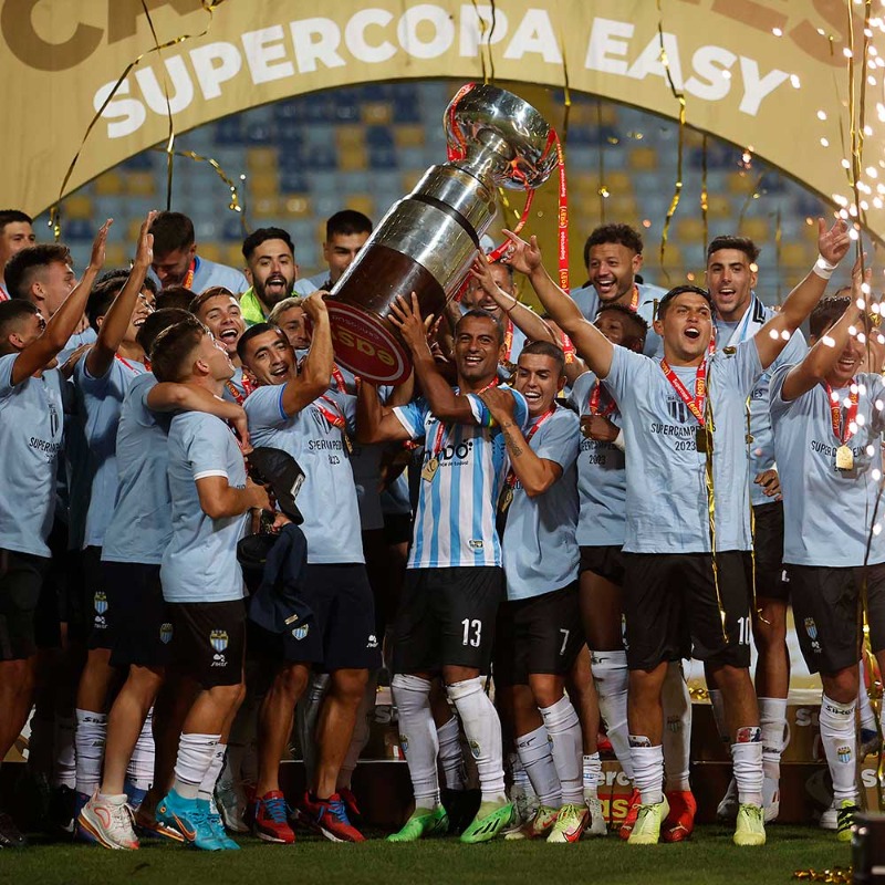 TribunaandesC's tweet photo. En definición por penales de la Supercopa, Magallanes se impuso a Colo Colo. El equipo de Nicolás Núñez no sintió el impacto de enfrentar a los albos, campeones con largueza del 2022. Fiel a su estilo, incluso cuando se vio desacomodado, siempre intentó jugar.

✍🏼 @HinchaPuma
